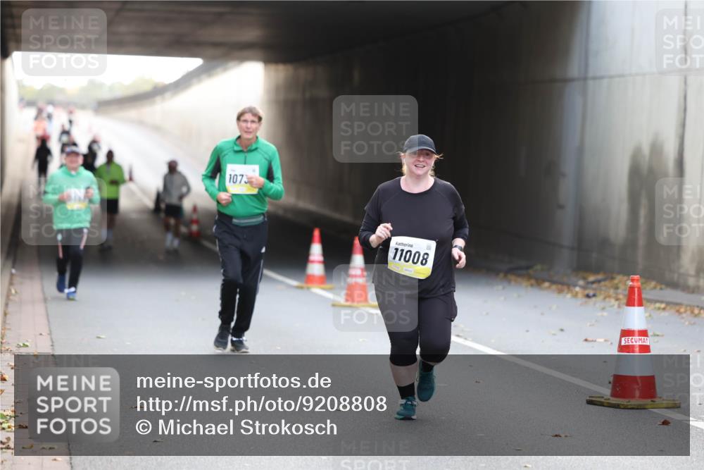 05.10.2025 - 20. swb-Marathon Bremen Michael Strokosch http://msf.ph/oto/9208808 05.10.2025 11:09:31 Laufen 1073, 11008 meine-sportfotos.de