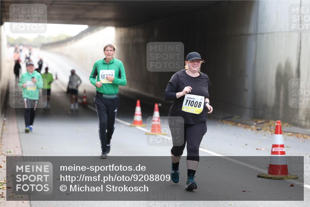 05.10.2025 - 20. swb-Marathon Bremen Michael Strokosch http://msf.ph/oto/9208809 05.10.2025 11:09:32 Laufen 10, 11008 meine-sportfotos.de
