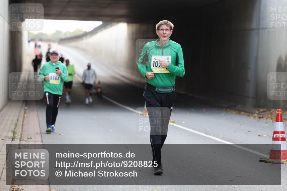 05.10.2025 - 20. swb-Marathon Bremen Michael Strokosch http://msf.ph/oto/9208825 05.10.2025 11:09:34 Laufen 9563, 107, 02587 meine-sportfotos.de