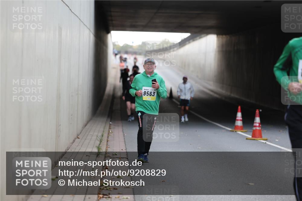 05.10.2025 - 20. swb-Marathon Bremen Michael Strokosch http://msf.ph/oto/9208829 05.10.2025 11:09:35 Laufen 9563 meine-sportfotos.de