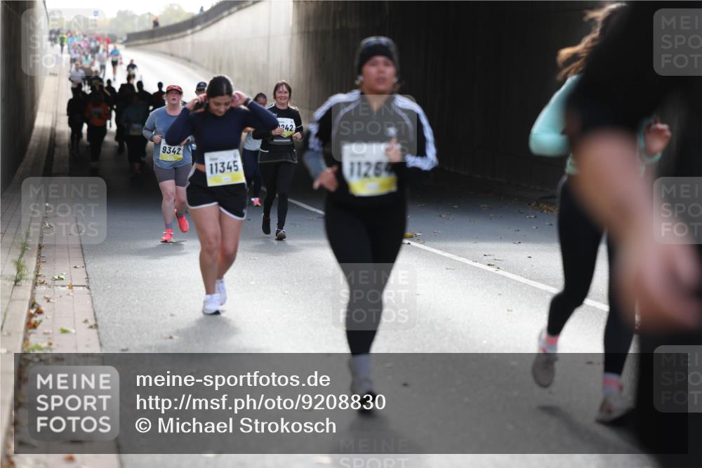 05.10.2025 - 20. swb-Marathon Bremen Michael Strokosch http://msf.ph/oto/9208830 05.10.2025 11:06:54 Laufen 9342, 11345, 242, 11264 meine-sportfotos.de