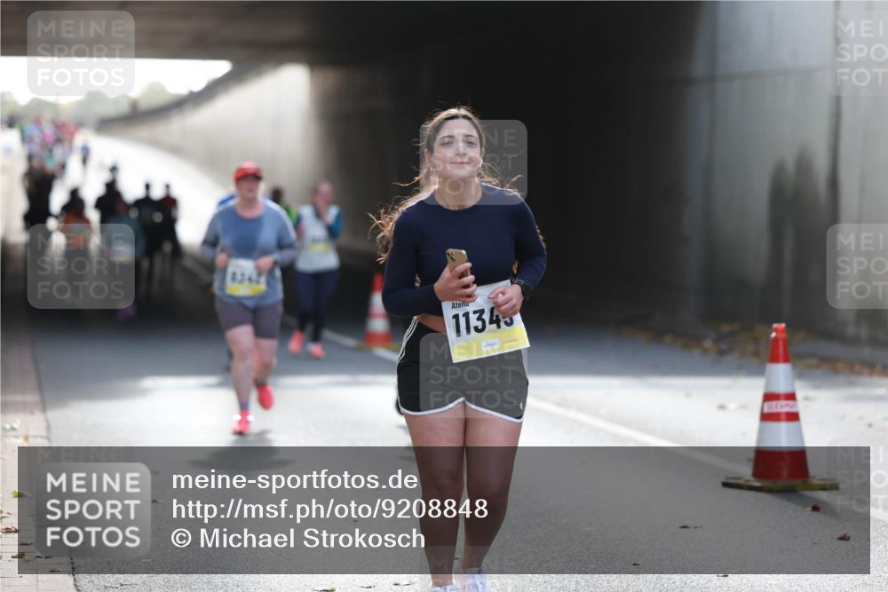 05.10.2025 - 20. swb-Marathon Bremen Michael Strokosch http://msf.ph/oto/9208848 05.10.2025 11:06:57 Laufen 8267, 11345 meine-sportfotos.de