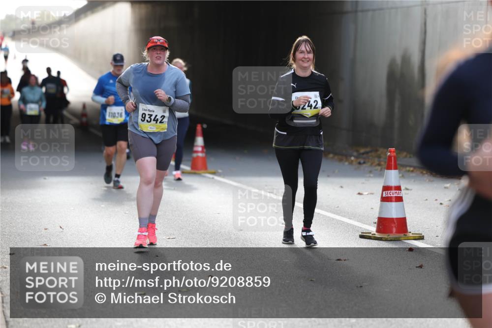 05.10.2025 - 20. swb-Marathon Bremen Michael Strokosch http://msf.ph/oto/9208859 05.10.2025 11:06:59 Laufen 11036, 9342, 242 meine-sportfotos.de