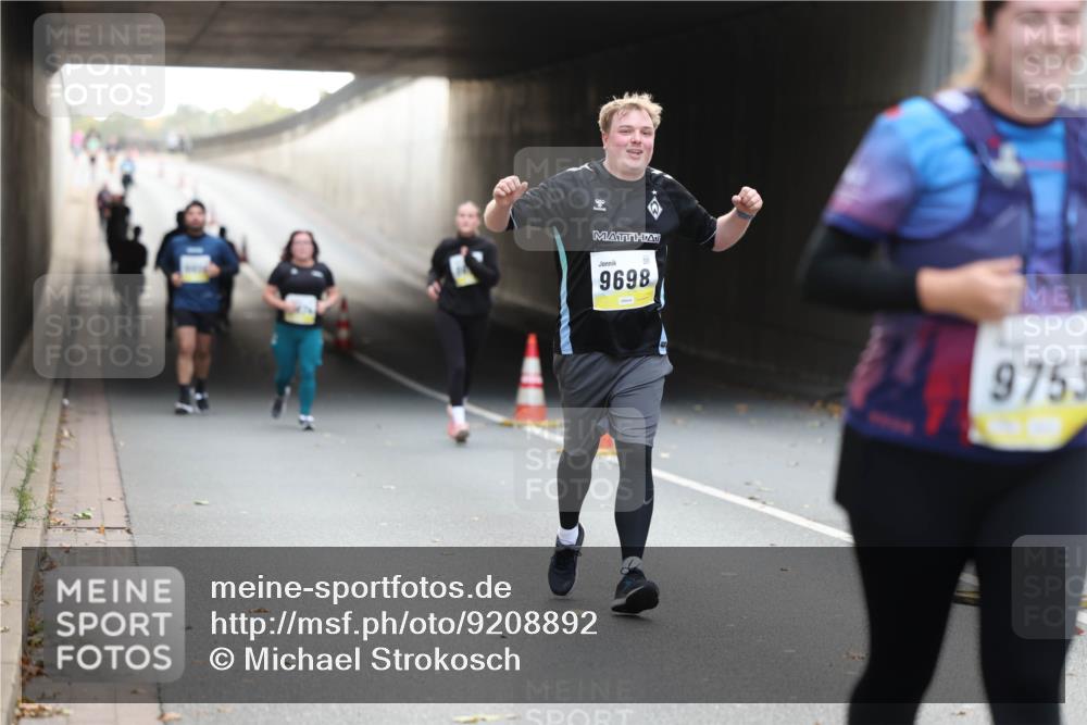 05.10.2025 - 20. swb-Marathon Bremen Michael Strokosch http://msf.ph/oto/9208892 05.10.2025 11:09:53 Laufen 9698, 9753 meine-sportfotos.de