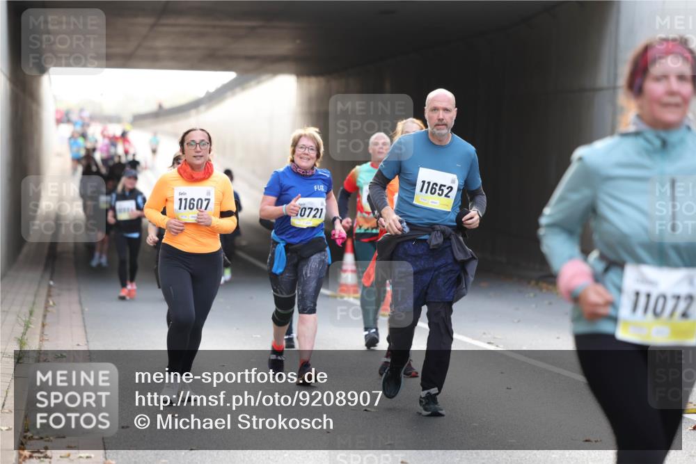 05.10.2025 - 20. swb-Marathon Bremen Michael Strokosch http://msf.ph/oto/9208907 05.10.2025 11:07:12 Laufen 11607, 0721, 11652, 11072 meine-sportfotos.de