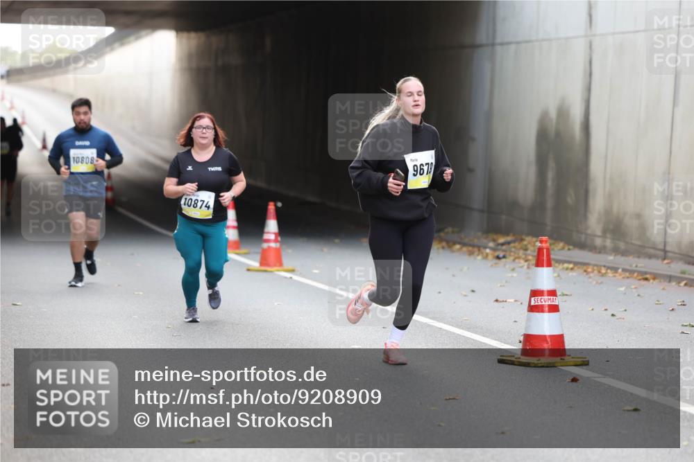05.10.2025 - 20. swb-Marathon Bremen Michael Strokosch http://msf.ph/oto/9208909 05.10.2025 11:09:58 Laufen 10808, 9679, 10874 meine-sportfotos.de