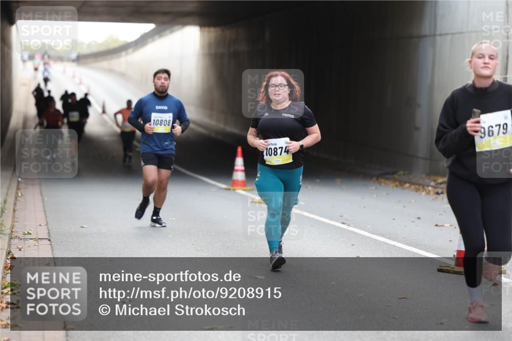 05.10.2025 - 20. swb-Marathon Bremen Michael Strokosch http://msf.ph/oto/9208915 05.10.2025 11:09:59 Laufen 10808, 9679, 10874 meine-sportfotos.de