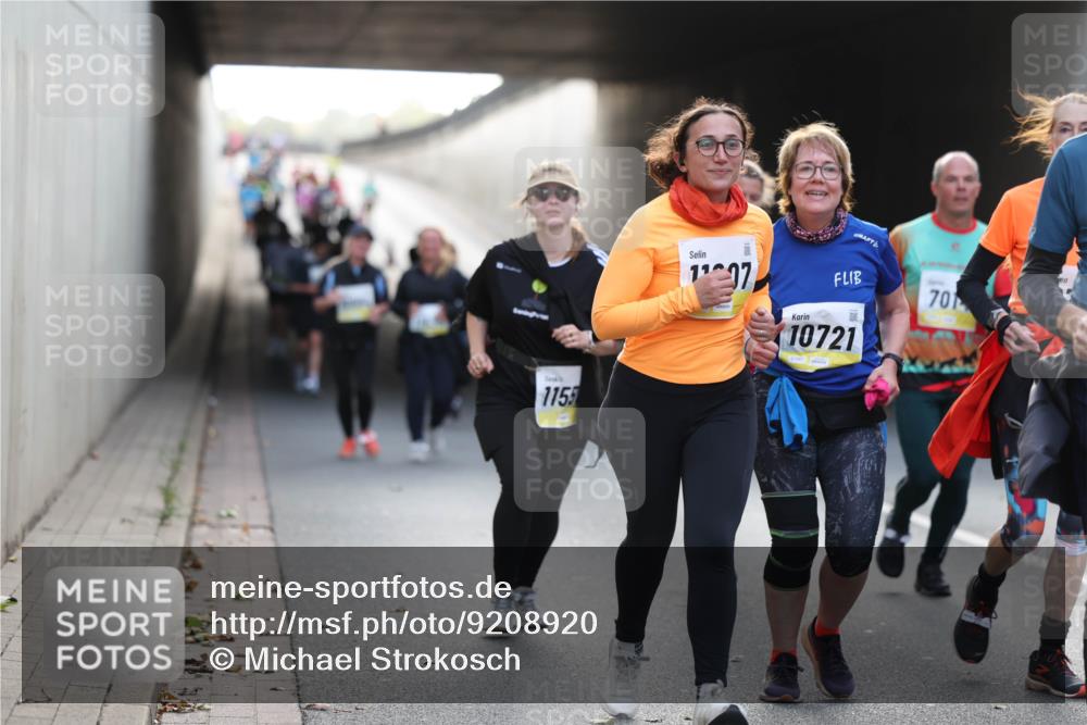 05.10.2025 - 20. swb-Marathon Bremen Michael Strokosch http://msf.ph/oto/9208920 05.10.2025 11:07:14 Laufen 1155, 97, 10721, 01887, 701 meine-sportfotos.de