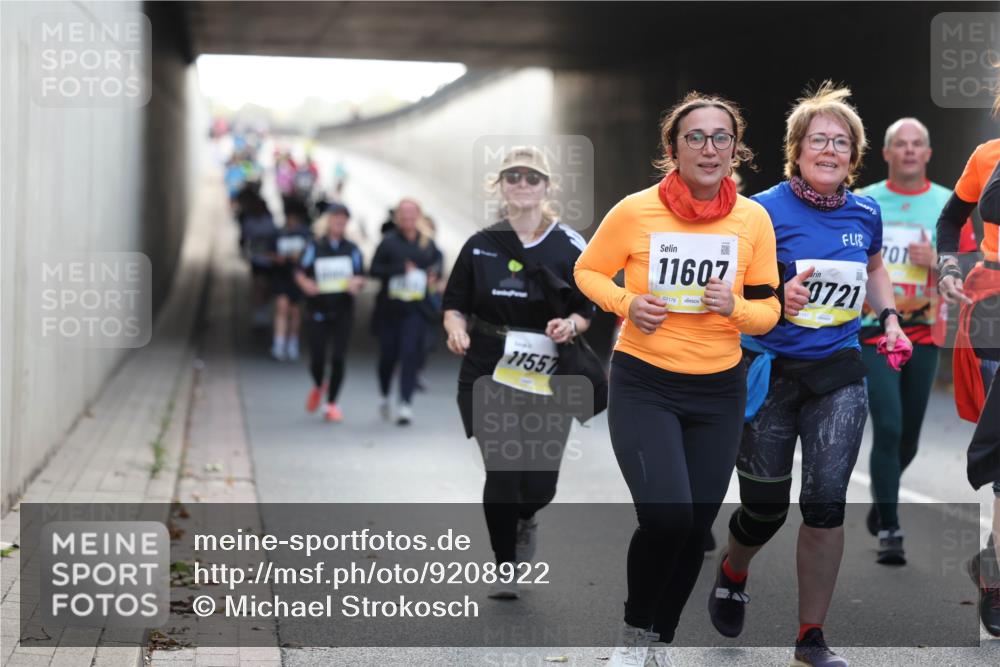 05.10.2025 - 20. swb-Marathon Bremen Michael Strokosch http://msf.ph/oto/9208922 05.10.2025 11:07:14 Laufen 11557, 11607, 02176, 0721, 701 meine-sportfotos.de
