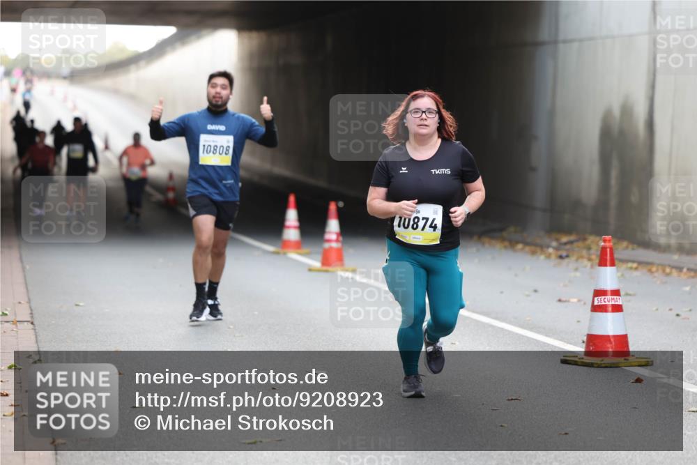 05.10.2025 - 20. swb-Marathon Bremen Michael Strokosch http://msf.ph/oto/9208923 05.10.2025 11:10:00 Laufen 10808, 10874 meine-sportfotos.de