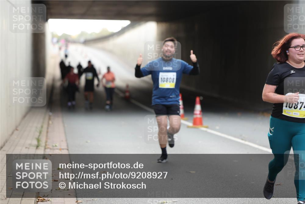 05.10.2025 - 20. swb-Marathon Bremen Michael Strokosch http://msf.ph/oto/9208927 05.10.2025 11:10:01 Laufen 10808, 11087, 02240 meine-sportfotos.de