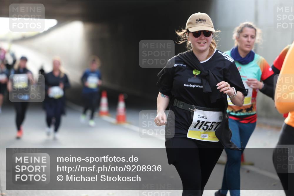 05.10.2025 - 20. swb-Marathon Bremen Michael Strokosch http://msf.ph/oto/9208936 05.10.2025 11:07:16 Laufen 11557 meine-sportfotos.de