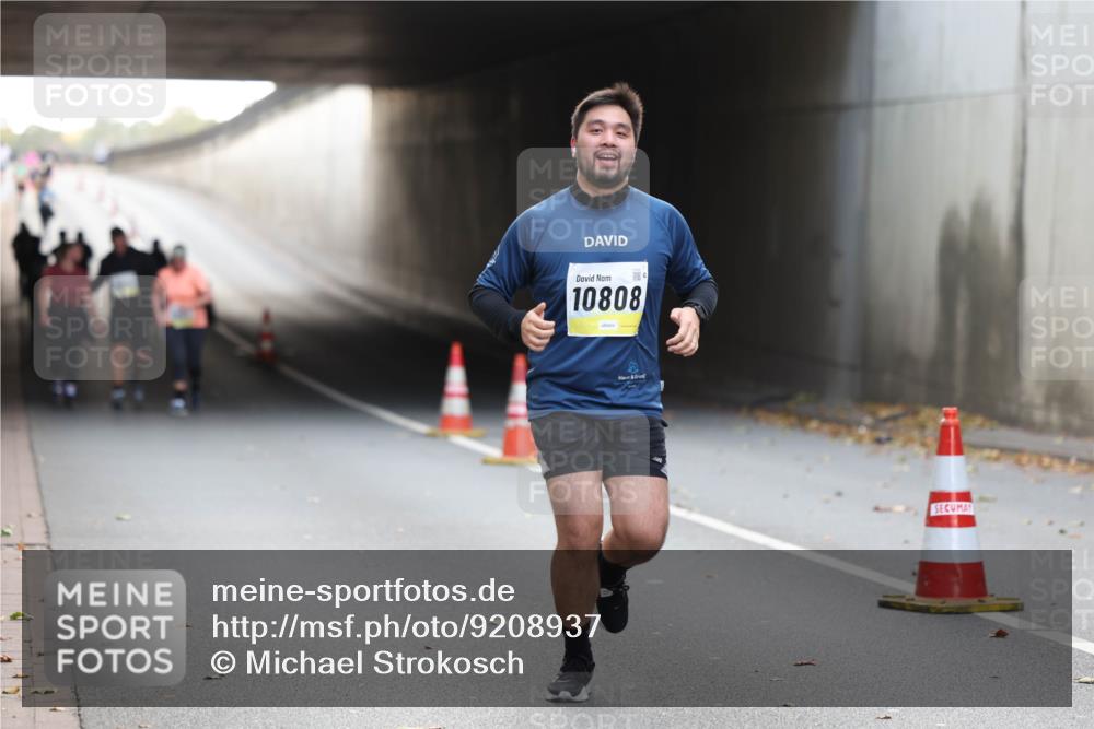 05.10.2025 - 20. swb-Marathon Bremen Michael Strokosch http://msf.ph/oto/9208937 05.10.2025 11:10:02 Laufen 10808 meine-sportfotos.de