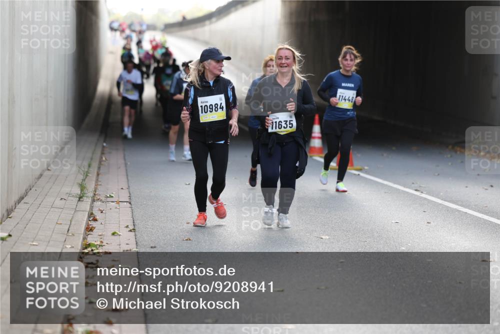 05.10.2025 - 20. swb-Marathon Bremen Michael Strokosch http://msf.ph/oto/9208941 05.10.2025 11:07:18 Laufen 10984, 5, 11635, 11448 meine-sportfotos.de