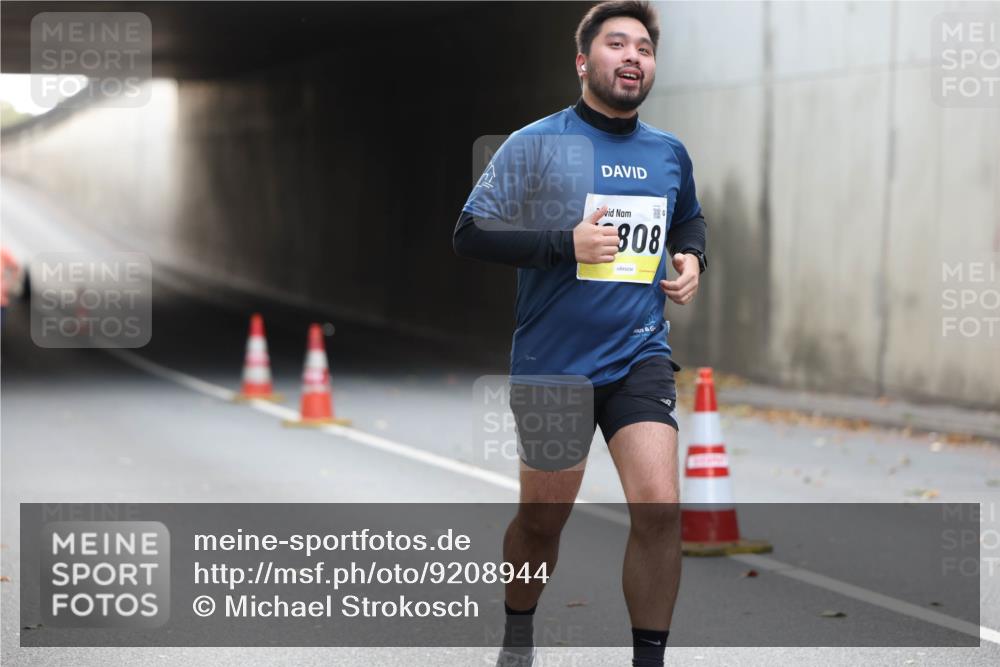 05.10.2025 - 20. swb-Marathon Bremen Michael Strokosch http://msf.ph/oto/9208944 05.10.2025 11:10:03 Laufen 808 meine-sportfotos.de