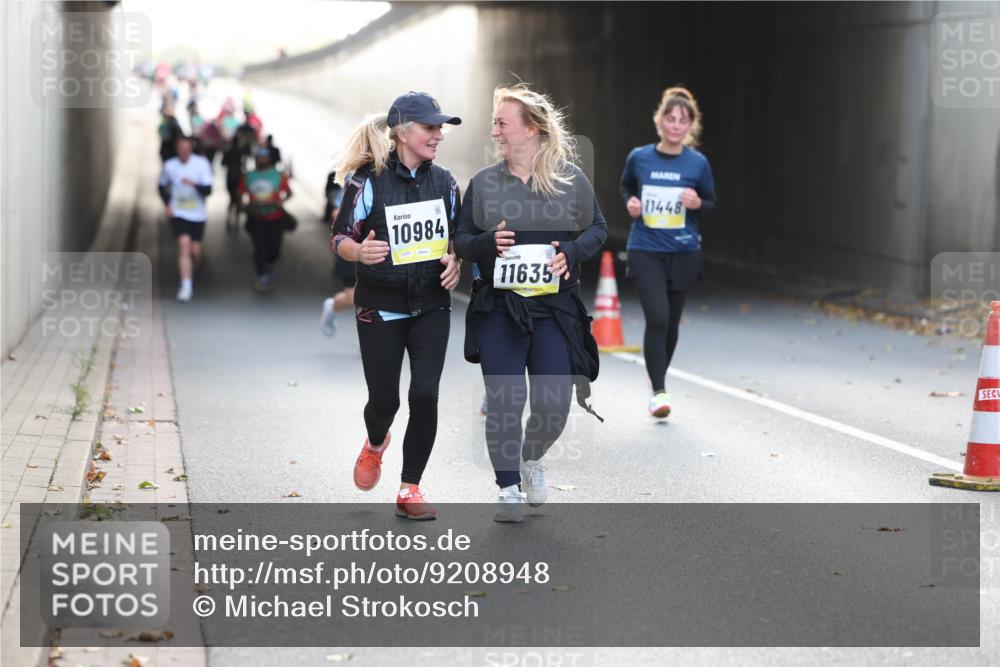 05.10.2025 - 20. swb-Marathon Bremen Michael Strokosch http://msf.ph/oto/9208948 05.10.2025 11:07:19 Laufen 10984, 11635, 11448 meine-sportfotos.de