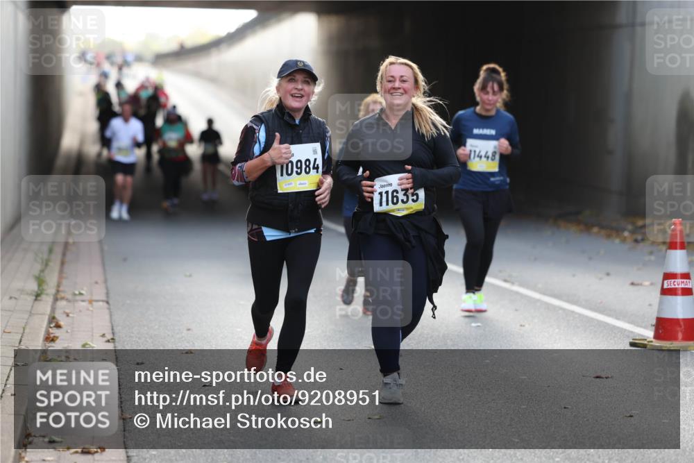 05.10.2025 - 20. swb-Marathon Bremen Michael Strokosch http://msf.ph/oto/9208951 05.10.2025 11:07:20 Laufen 10984, 11635, 11448 meine-sportfotos.de
