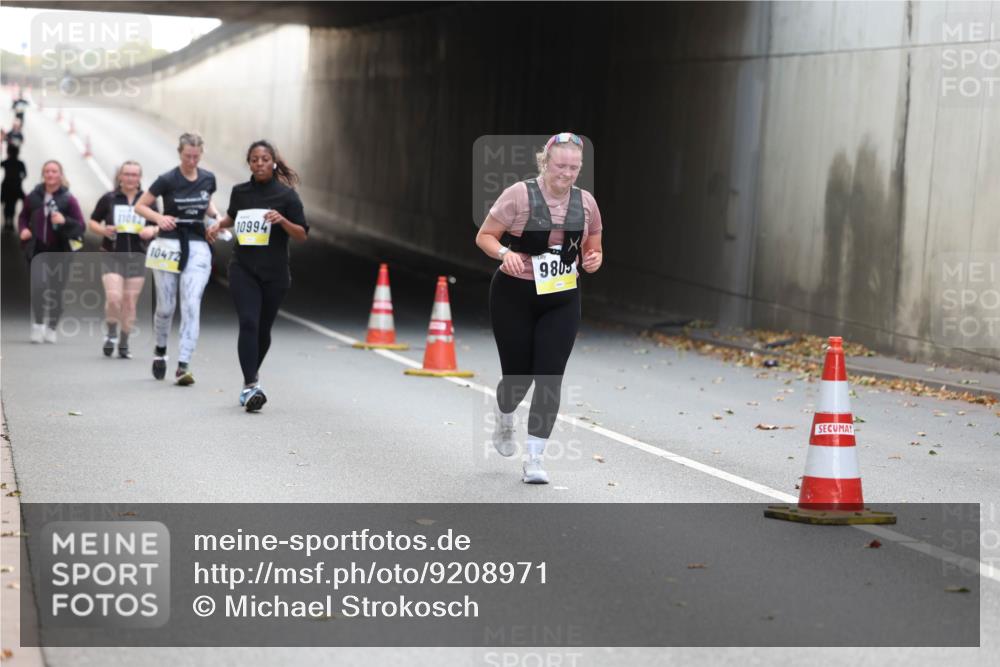 05.10.2025 - 20. swb-Marathon Bremen Michael Strokosch http://msf.ph/oto/9208971 05.10.2025 11:10:21 Laufen 1100, 10472, 10994, 9805 meine-sportfotos.de