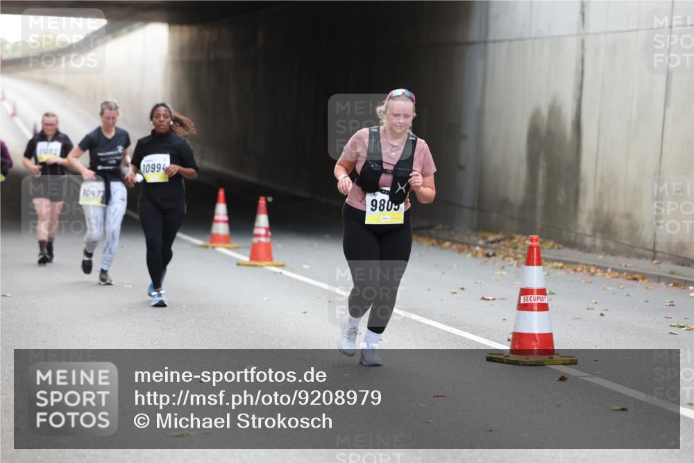 05.10.2025 - 20. swb-Marathon Bremen Michael Strokosch http://msf.ph/oto/9208979 05.10.2025 11:10:22 Laufen 11082, 1047, 10994, 9805 meine-sportfotos.de