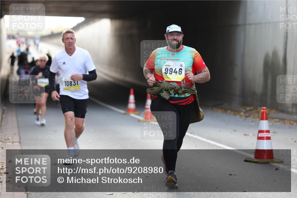 05.10.2025 - 20. swb-Marathon Bremen Michael Strokosch http://msf.ph/oto/9208980 05.10.2025 11:07:30 Laufen 10831, 20, 9946 meine-sportfotos.de
