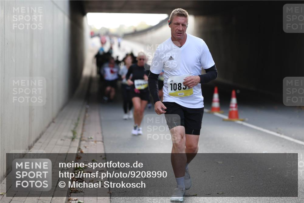 05.10.2025 - 20. swb-Marathon Bremen Michael Strokosch http://msf.ph/oto/9208990 05.10.2025 11:07:32 Laufen 1085 meine-sportfotos.de