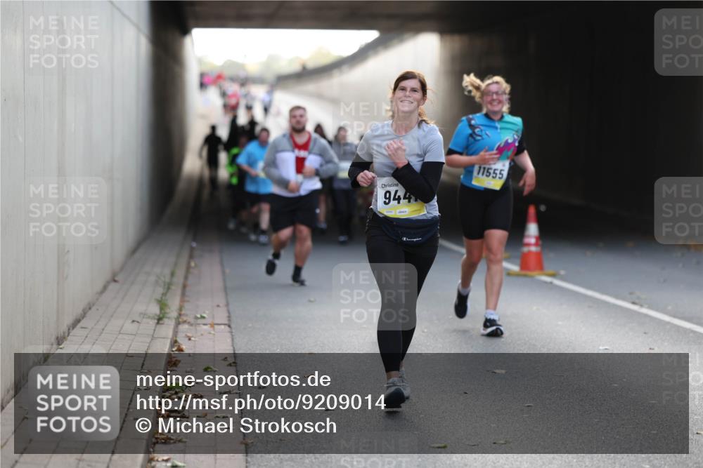 05.10.2025 - 20. swb-Marathon Bremen Michael Strokosch http://msf.ph/oto/9209014 05.10.2025 11:07:38 Laufen 944, 11555 meine-sportfotos.de
