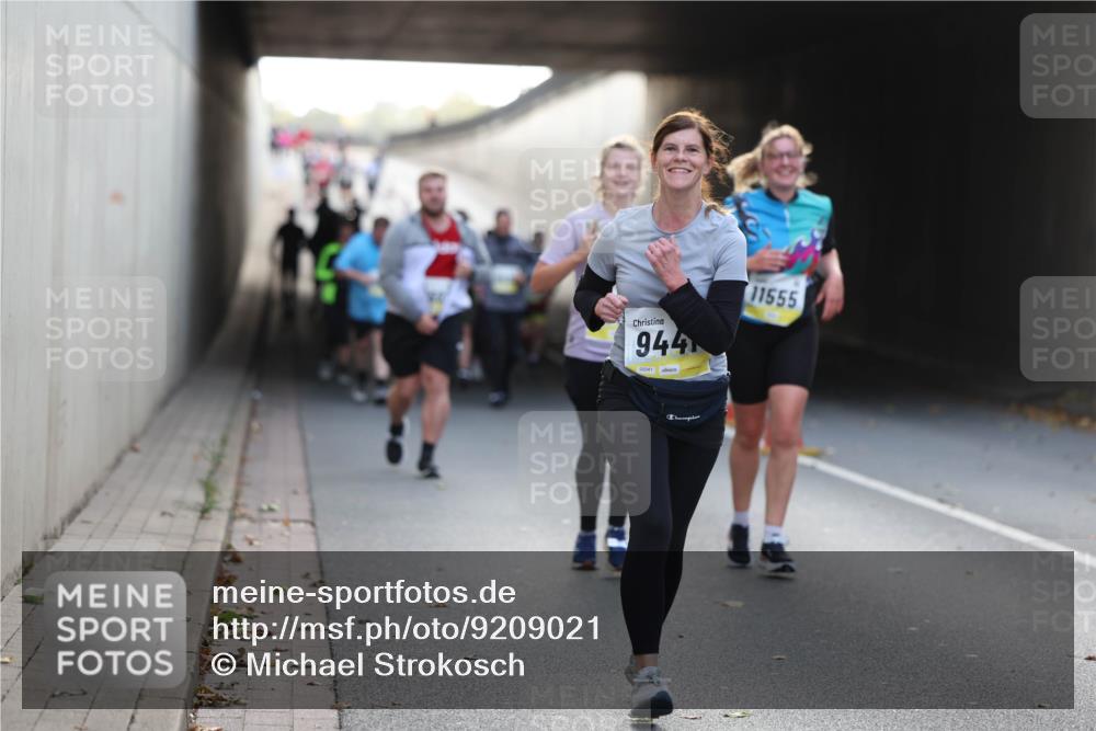 05.10.2025 - 20. swb-Marathon Bremen Michael Strokosch http://msf.ph/oto/9209021 05.10.2025 11:07:39 Laufen 944, 02041, 11555 meine-sportfotos.de