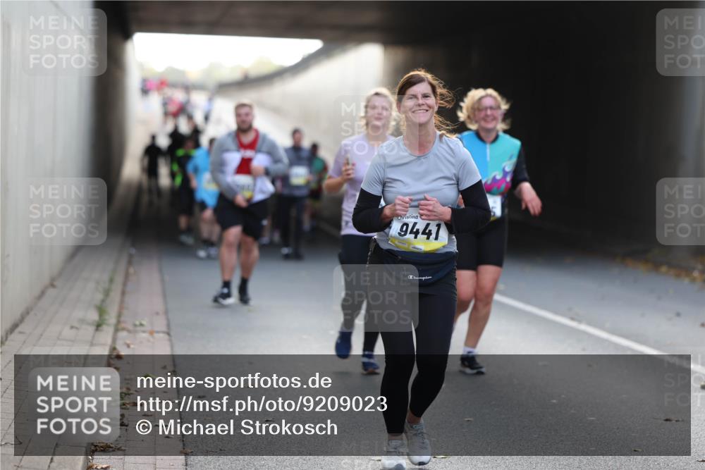 05.10.2025 - 20. swb-Marathon Bremen Michael Strokosch http://msf.ph/oto/9209023 05.10.2025 11:07:39 Laufen 9441 meine-sportfotos.de