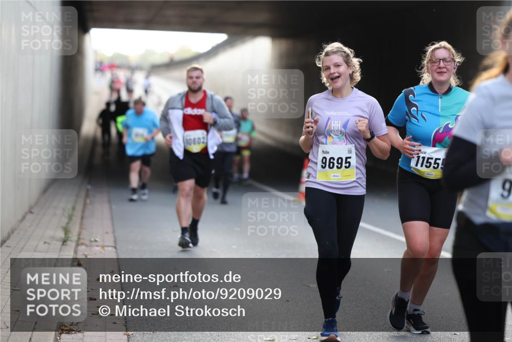 05.10.2025 - 20. swb-Marathon Bremen Michael Strokosch http://msf.ph/oto/9209029 05.10.2025 11:07:41 Laufen 10602, 9695, 1155, 9 meine-sportfotos.de