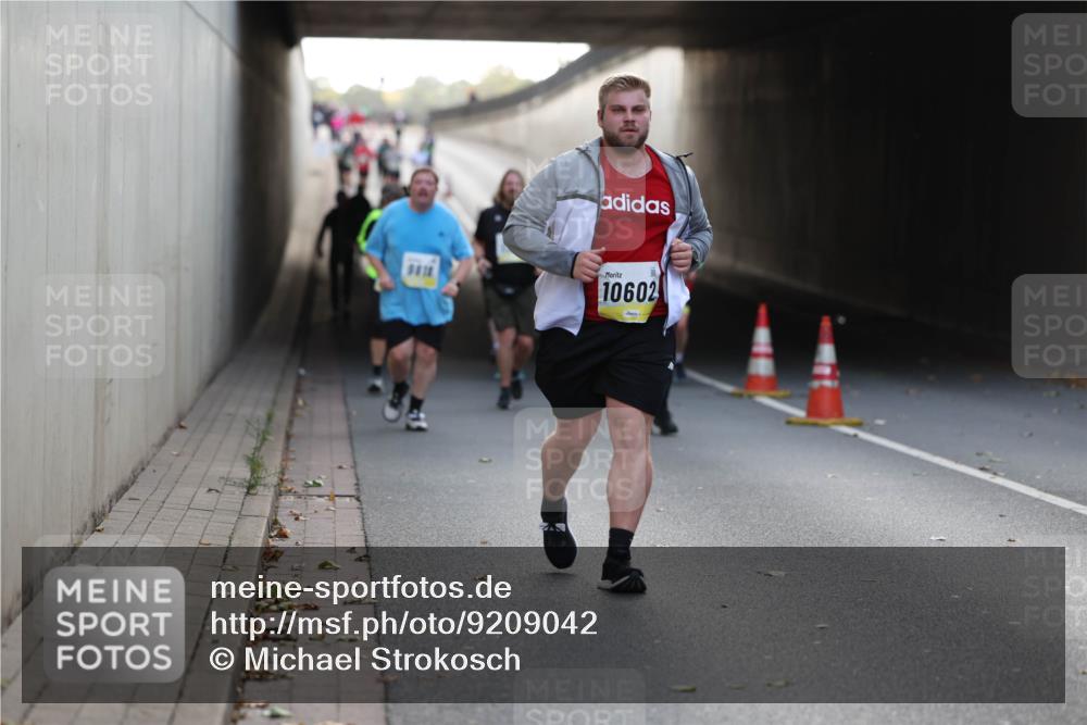 05.10.2025 - 20. swb-Marathon Bremen Michael Strokosch http://msf.ph/oto/9209042 05.10.2025 11:07:43 Laufen 10602 meine-sportfotos.de