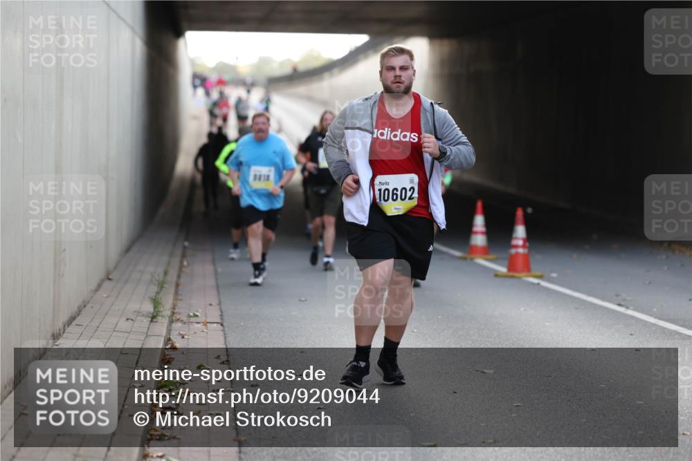 05.10.2025 - 20. swb-Marathon Bremen Michael Strokosch http://msf.ph/oto/9209044 05.10.2025 11:07:43 Laufen 10602 meine-sportfotos.de