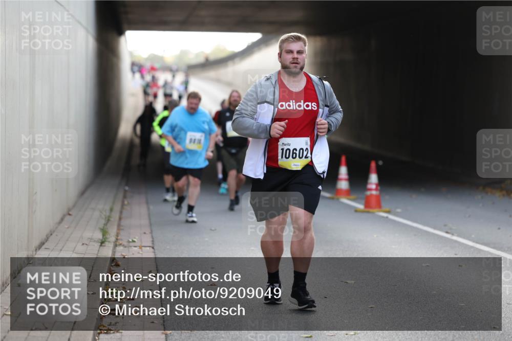 05.10.2025 - 20. swb-Marathon Bremen Michael Strokosch http://msf.ph/oto/9209049 05.10.2025 11:07:44 Laufen 10602 meine-sportfotos.de