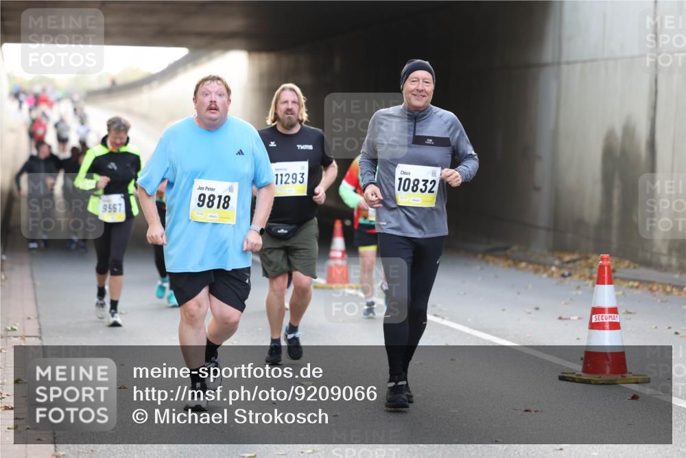 05.10.2025 - 20. swb-Marathon Bremen Michael Strokosch http://msf.ph/oto/9209066 05.10.2025 11:07:48 Laufen 9567, 9818, 11293, 10832 meine-sportfotos.de