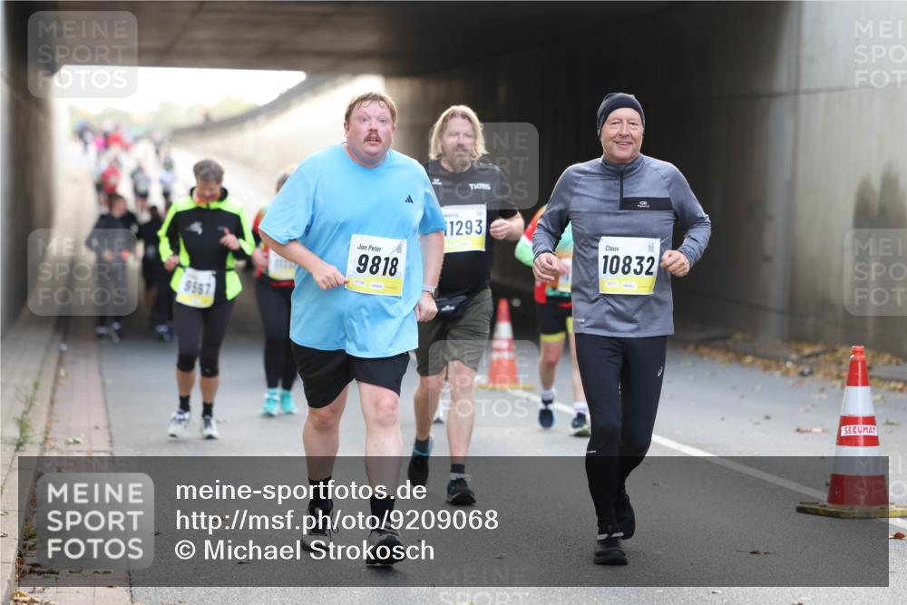 05.10.2025 - 20. swb-Marathon Bremen Michael Strokosch http://msf.ph/oto/9209068 05.10.2025 11:07:48 Laufen 9557, 9818, 1293, 10832 meine-sportfotos.de