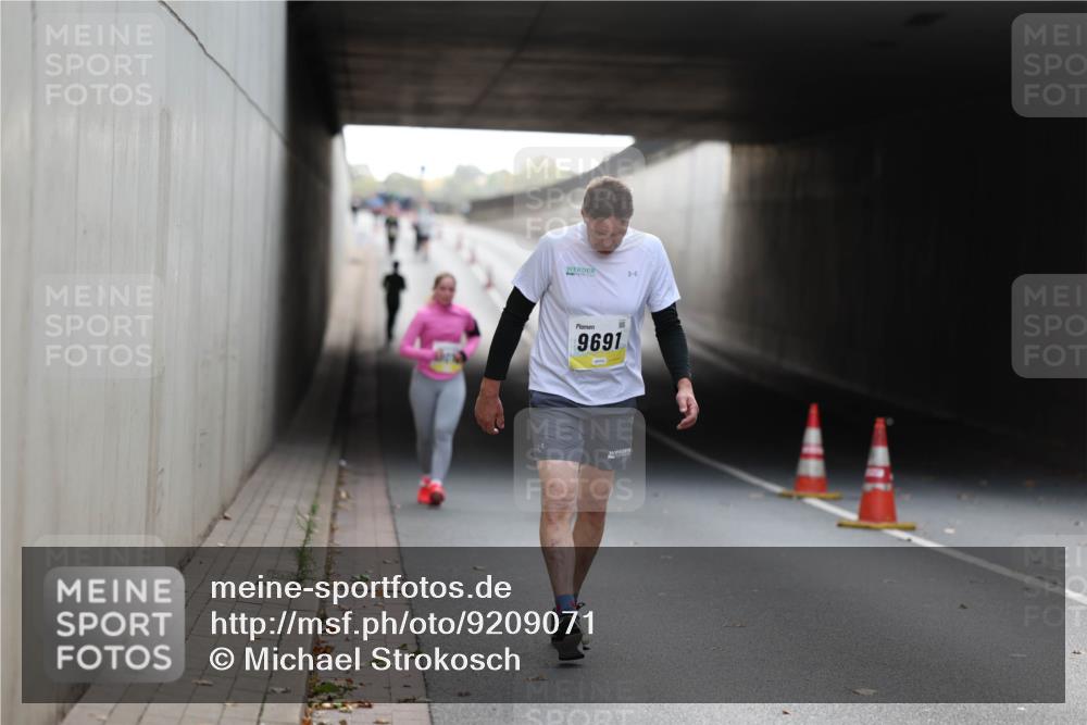 05.10.2025 - 20. swb-Marathon Bremen Michael Strokosch http://msf.ph/oto/9209071 05.10.2025 11:11:03 Laufen 9691 meine-sportfotos.de