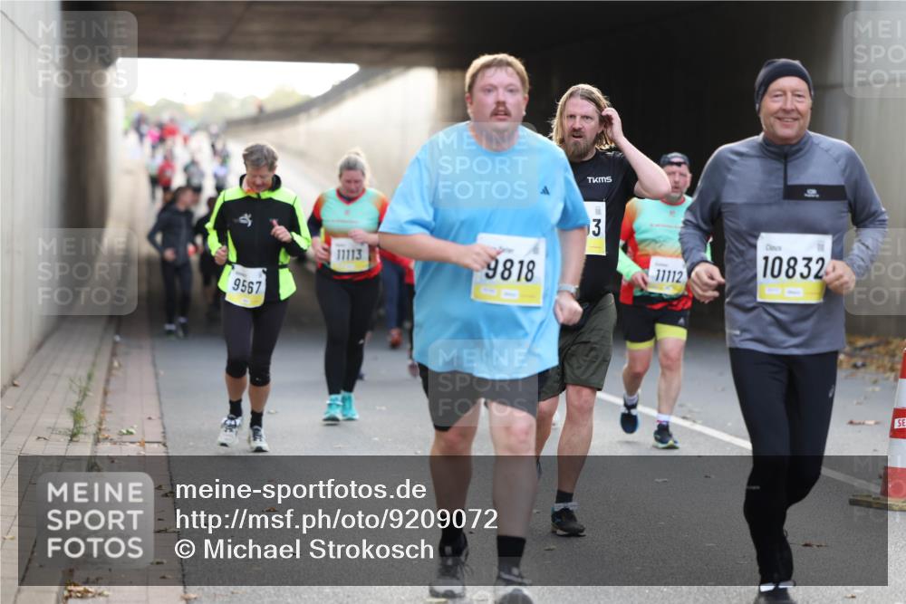 05.10.2025 - 20. swb-Marathon Bremen Michael Strokosch http://msf.ph/oto/9209072 05.10.2025 11:07:49 Laufen 9567, 11113, 9818, 3, 11112, 10832 meine-sportfotos.de