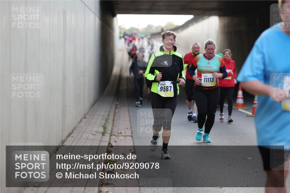 05.10.2025 - 20. swb-Marathon Bremen Michael Strokosch http://msf.ph/oto/9209078 05.10.2025 11:07:50 Laufen 9567, 11113 meine-sportfotos.de