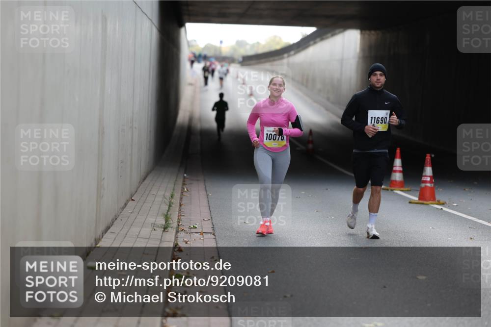 05.10.2025 - 20. swb-Marathon Bremen Michael Strokosch http://msf.ph/oto/9209081 05.10.2025 11:11:07 Laufen 10076, 11690 meine-sportfotos.de