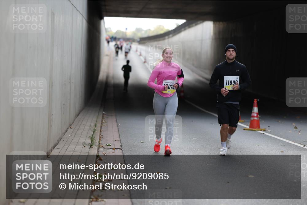 05.10.2025 - 20. swb-Marathon Bremen Michael Strokosch http://msf.ph/oto/9209085 05.10.2025 11:11:08 Laufen 2076, 11690 meine-sportfotos.de