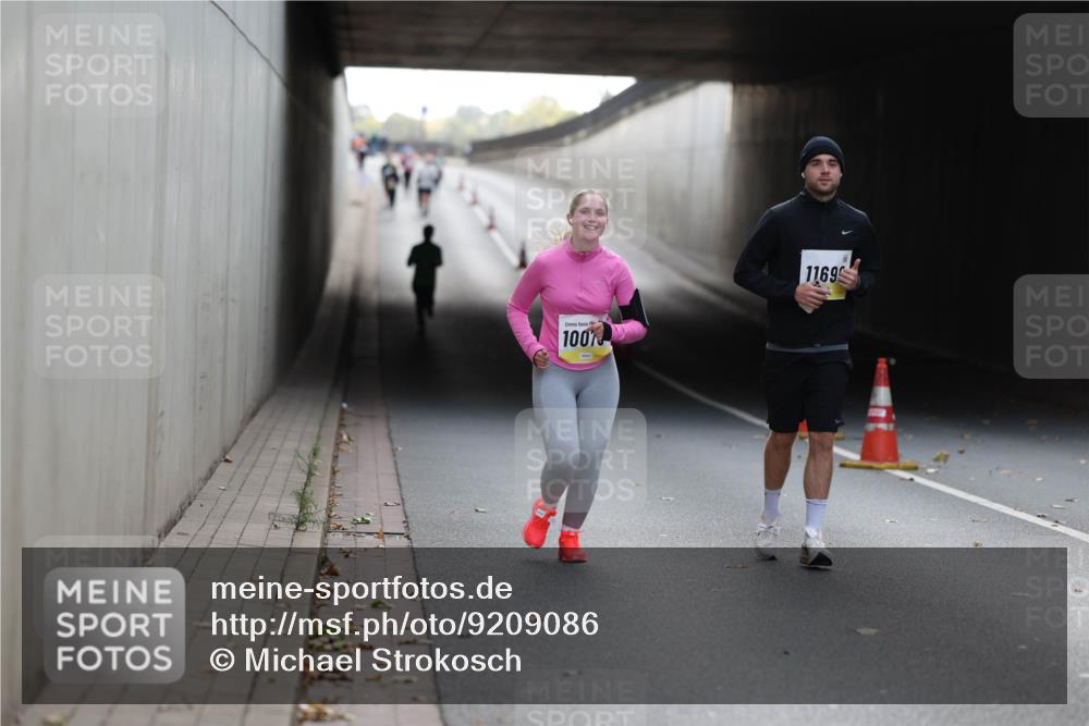 05.10.2025 - 20. swb-Marathon Bremen Michael Strokosch http://msf.ph/oto/9209086 05.10.2025 11:11:08 Laufen 100, 1169 meine-sportfotos.de