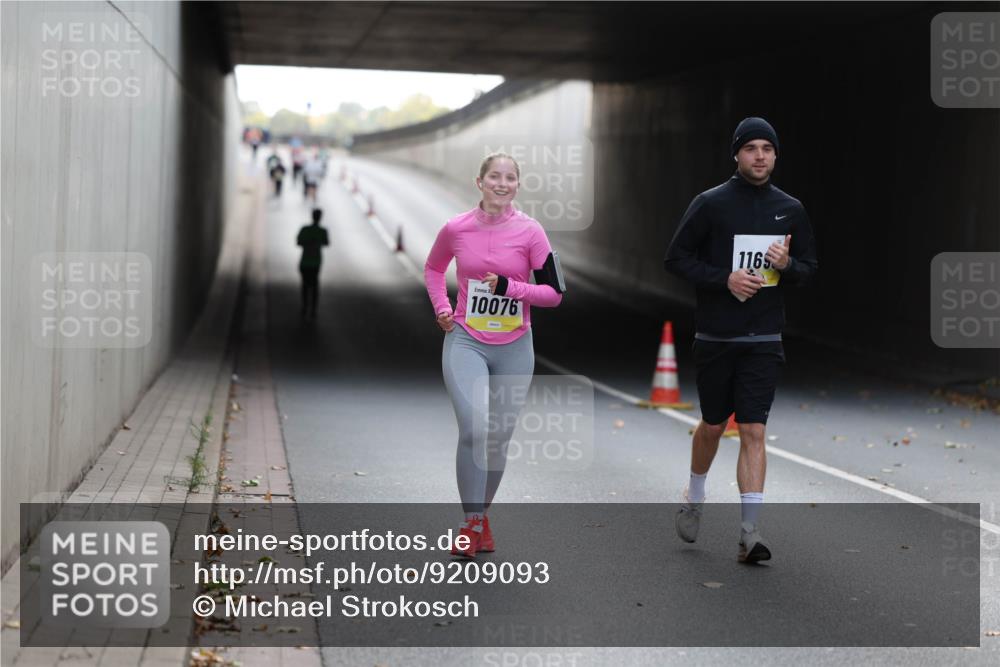 05.10.2025 - 20. swb-Marathon Bremen Michael Strokosch http://msf.ph/oto/9209093 05.10.2025 11:11:09 Laufen 10076, 1165 meine-sportfotos.de