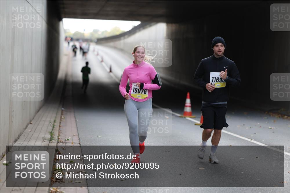 05.10.2025 - 20. swb-Marathon Bremen Michael Strokosch http://msf.ph/oto/9209095 05.10.2025 11:11:09 Laufen 10076, 11690 meine-sportfotos.de