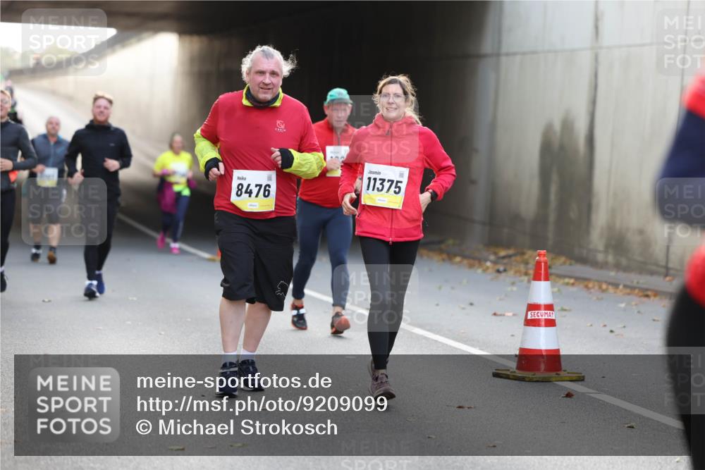 05.10.2025 - 20. swb-Marathon Bremen Michael Strokosch http://msf.ph/oto/9209099 05.10.2025 11:07:55 Laufen 8476, 11375 meine-sportfotos.de