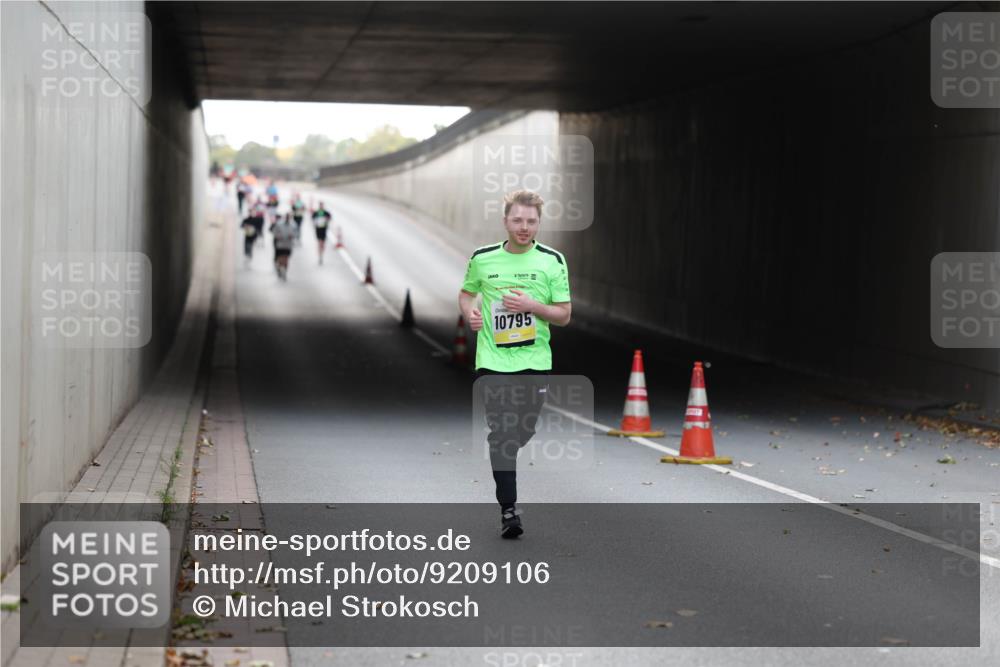 05.10.2025 - 20. swb-Marathon Bremen Michael Strokosch http://msf.ph/oto/9209106 05.10.2025 11:11:19 Laufen 10795 meine-sportfotos.de