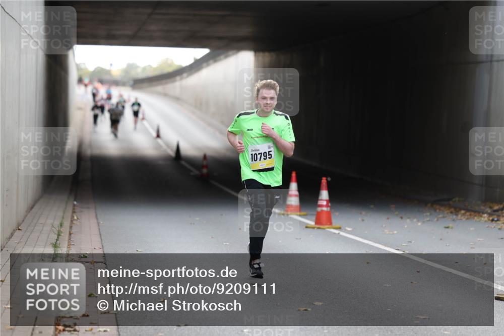 05.10.2025 - 20. swb-Marathon Bremen Michael Strokosch http://msf.ph/oto/9209111 05.10.2025 11:11:20 Laufen 10795 meine-sportfotos.de