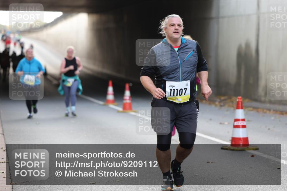 05.10.2025 - 20. swb-Marathon Bremen Michael Strokosch http://msf.ph/oto/9209112 05.10.2025 11:08:03 Laufen 11107 meine-sportfotos.de