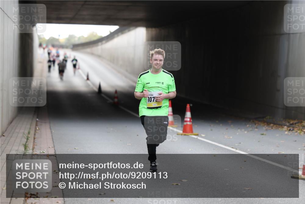 05.10.2025 - 20. swb-Marathon Bremen Michael Strokosch http://msf.ph/oto/9209113 05.10.2025 11:11:20 Laufen 2, 107 meine-sportfotos.de