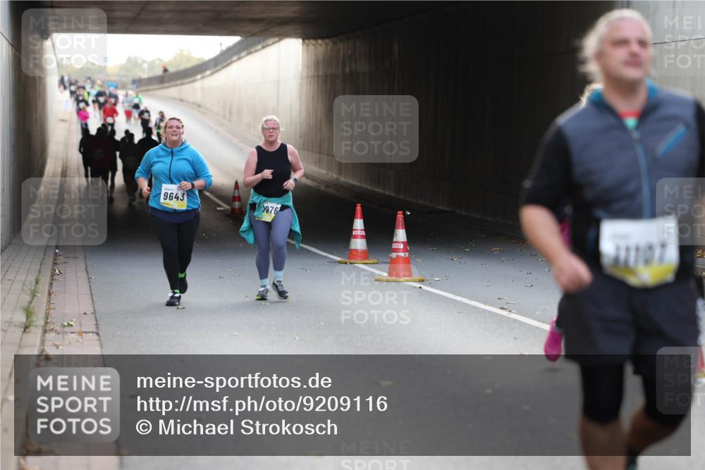 05.10.2025 - 20. swb-Marathon Bremen Michael Strokosch http://msf.ph/oto/9209116 05.10.2025 11:08:04 Laufen 9643, 0976, 11107 meine-sportfotos.de