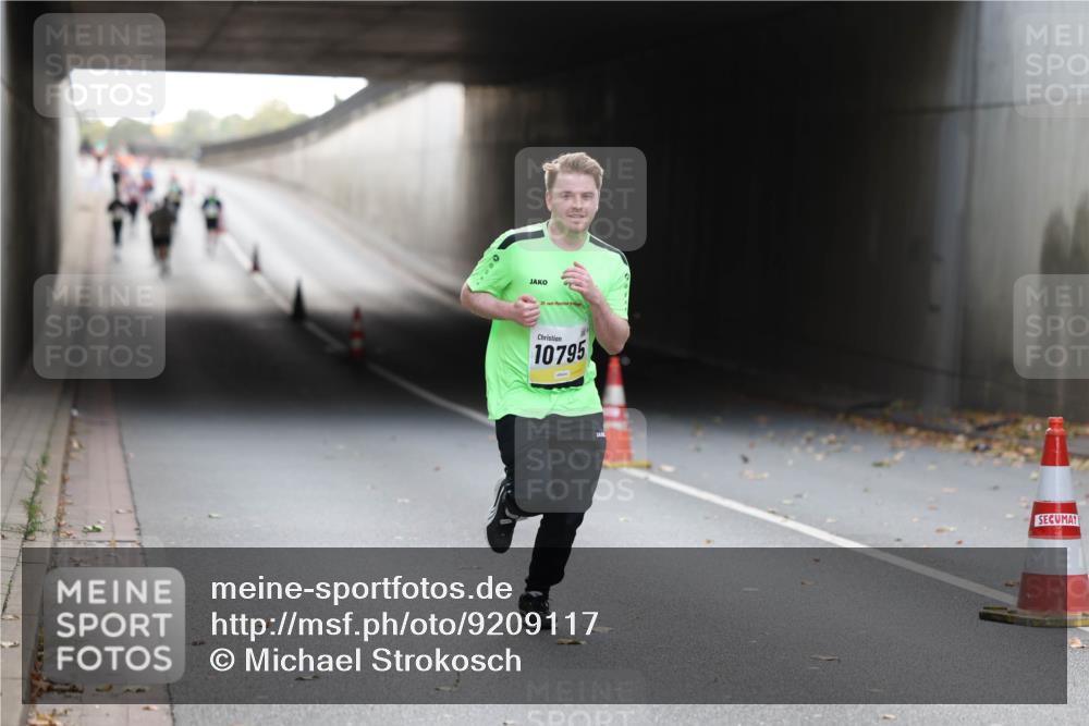 05.10.2025 - 20. swb-Marathon Bremen Michael Strokosch http://msf.ph/oto/9209117 05.10.2025 11:11:20 Laufen 20, 10795 meine-sportfotos.de