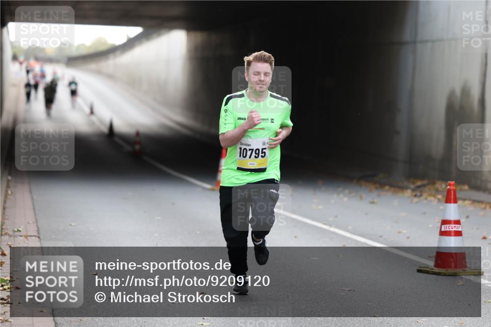 05.10.2025 - 20. swb-Marathon Bremen Michael Strokosch http://msf.ph/oto/9209120 05.10.2025 11:11:21 Laufen 25, 10795 meine-sportfotos.de